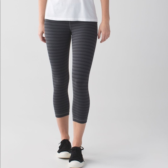 Wunder Under Crop II - Picture 1 of 3